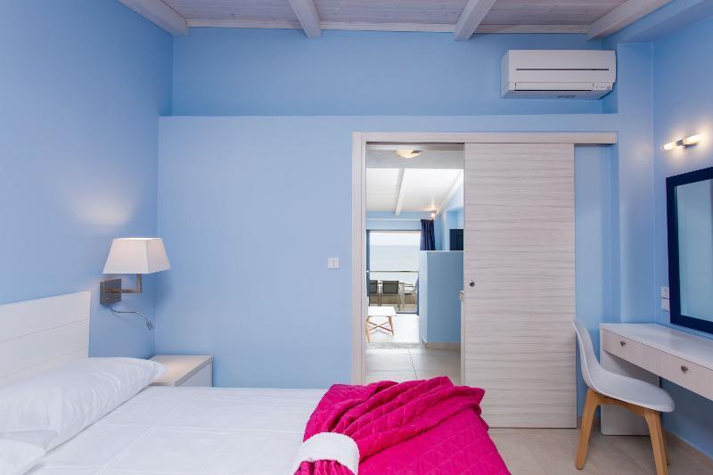 Elpiniki Luxury Apartments Nea Poteidaia Exterior photo